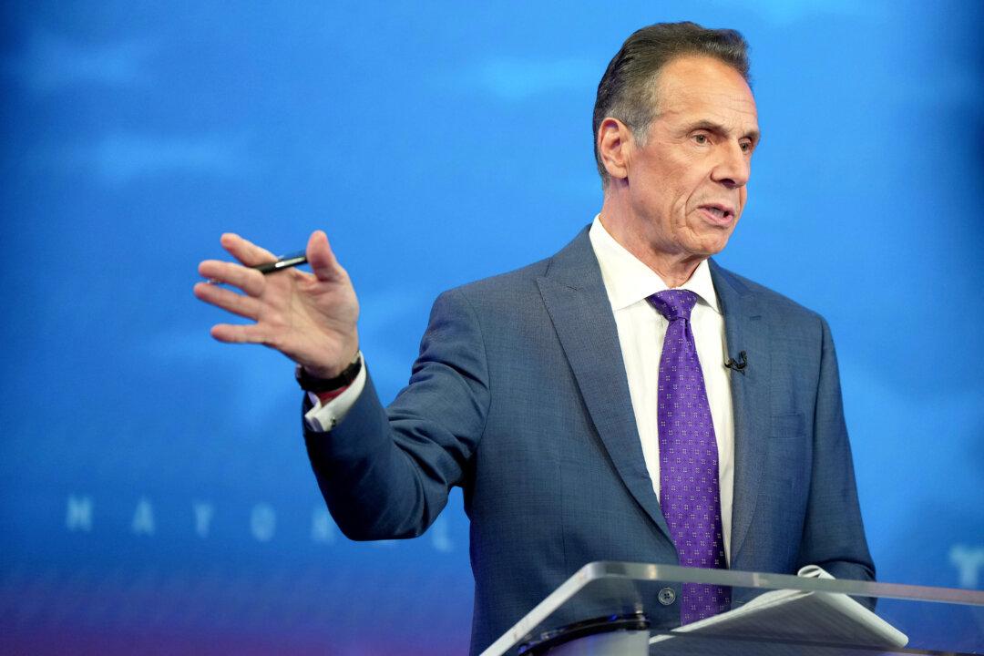 Trump Urges Voters to Support Cuomo on Eve of NYC Mayoral Election