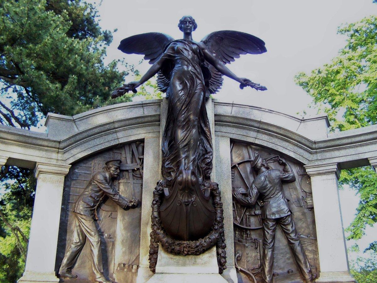 Statue of the goddess Nike and carvings representing the engineer officers. (<a href="https://commons.wikimedia.org/wiki/User:Marek69">Marek.69</a>/<a href="https://en.wikipedia.org/wiki/Titanic_Engineers%27_Memorial#/media/File:Statue_on_Titanic_Engineers'_Memorial,_Southampton.jpg">CC BY-SA 3.0</a>)