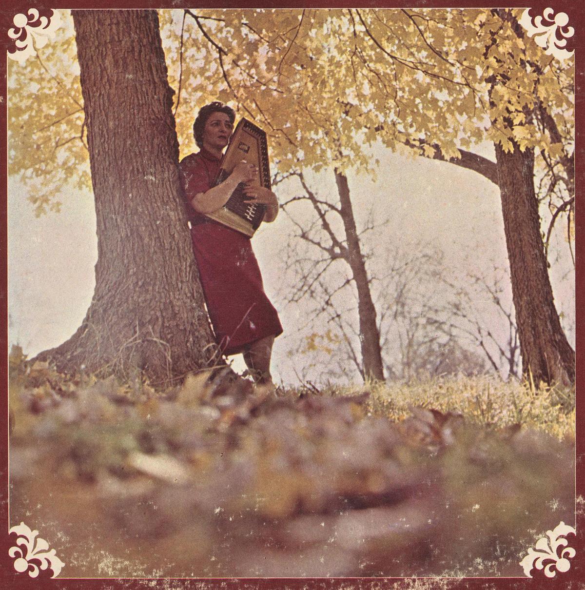 A detail of Maybelle Carter playing the autoharp from her 1967 album "Dixie Darling." Internet Archive. (Public Domain)