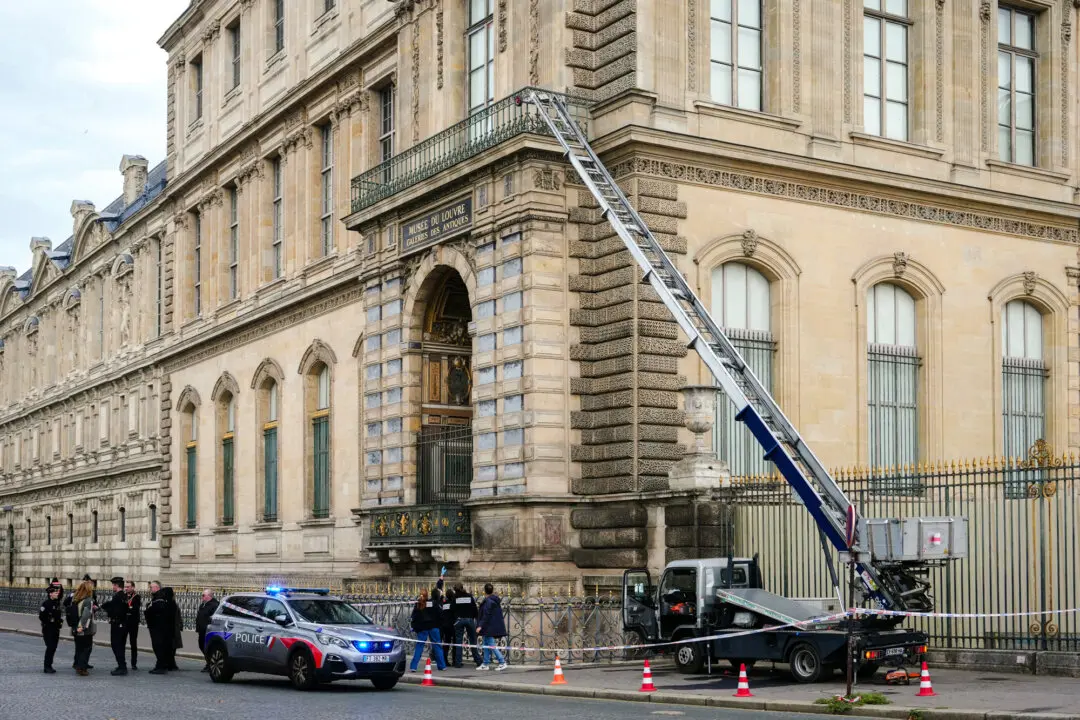 Arrests Made Over Brazen Daylight Heist at Louvre Museum