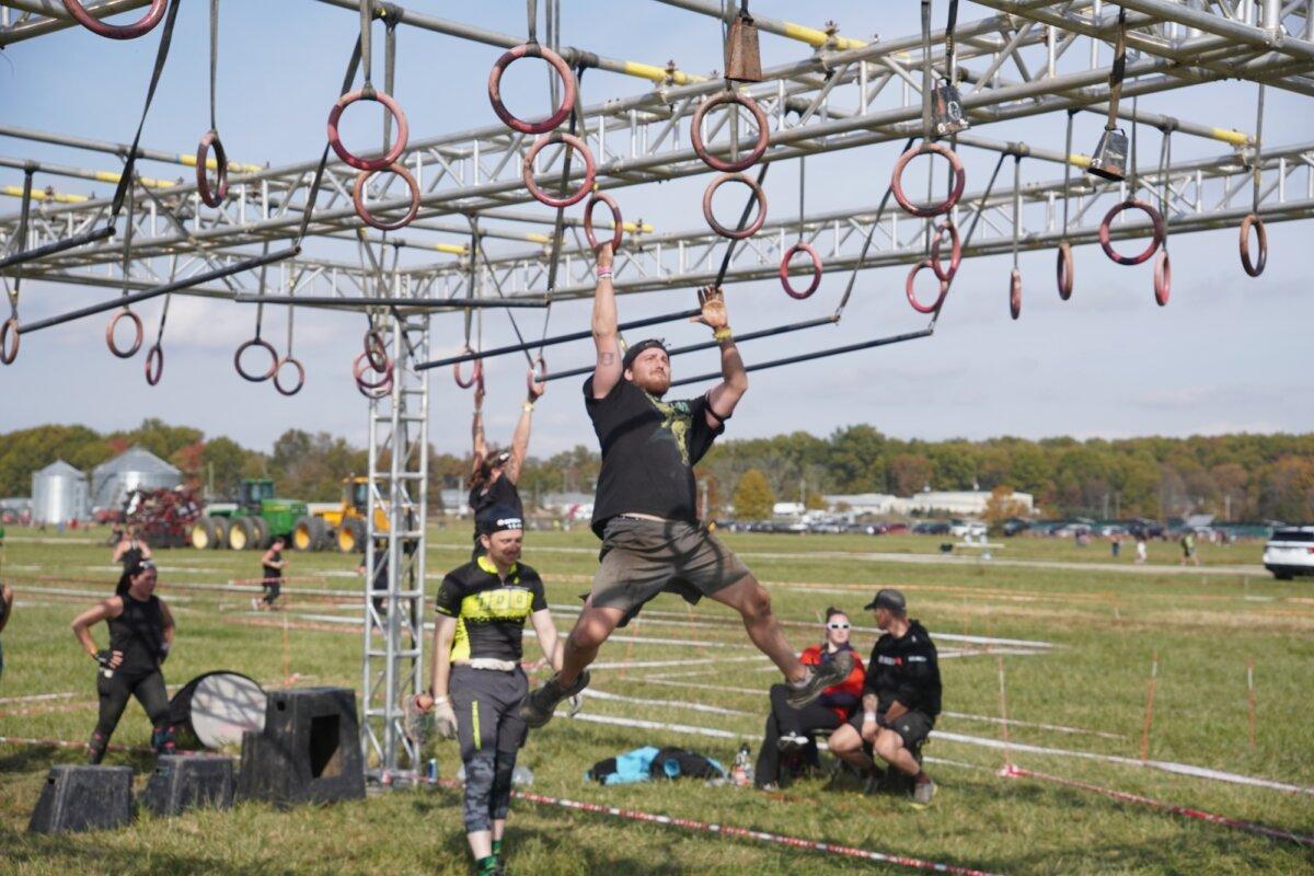 Runners do monkey bars at the 2025 Tri-State New York Spartan Event Weekend in the Town of New Hampton, N.Y., on Oct. 19, 2025. (Oliver Mantyk/The Epoch Times)