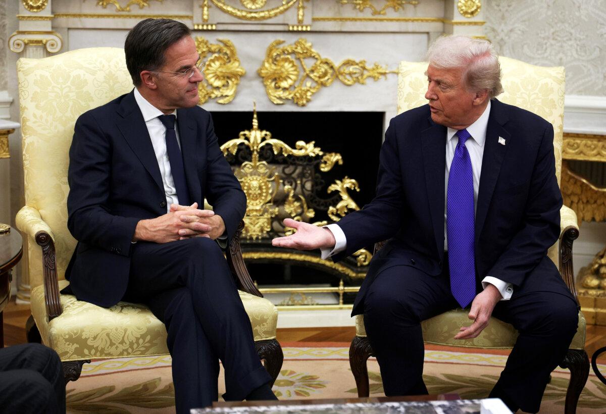 Spain Offers $946 Million in Ukraine Aid Package During Zelenskyy Visit | USNN World News NATO Secretary General Mark Rutte (L) shakes hands with U.S. President Donald Trump during a meeting in the Oval Office of the White House on Oct. 22, 2025. (Alex Wong/Getty Images)