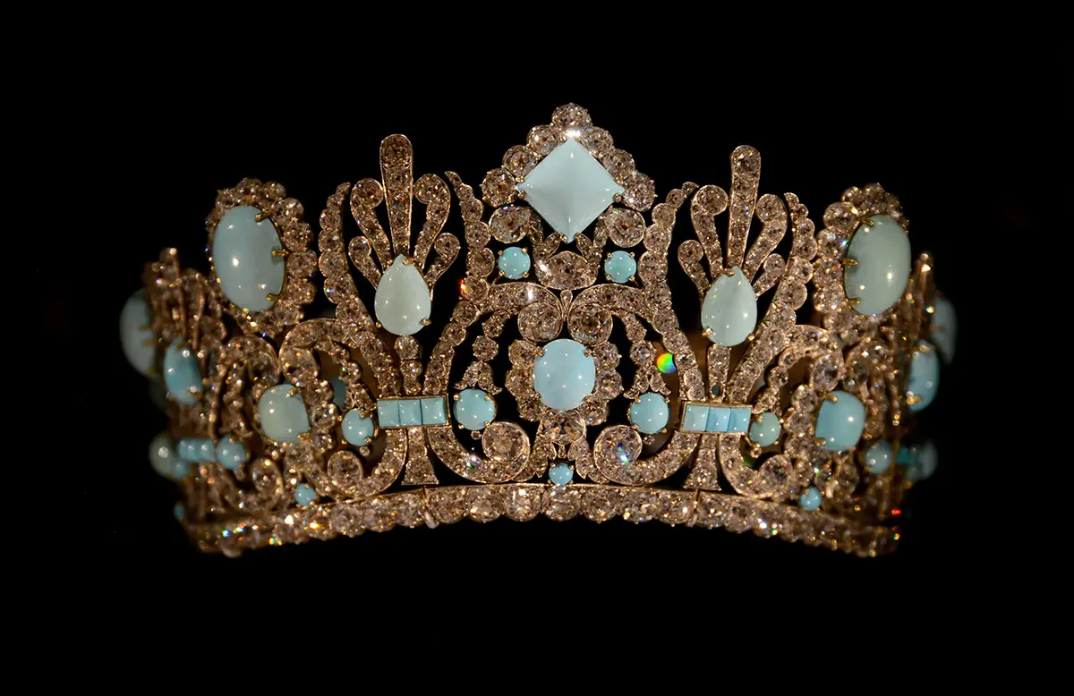 French Heritage Heist: The Sparkly Stories Behind the Louvre’s Stolen Jewels | USNN World News French Heritage Heist: The Sparkly Stories Behind the Louvre’s Stolen Jewels | USNN World News