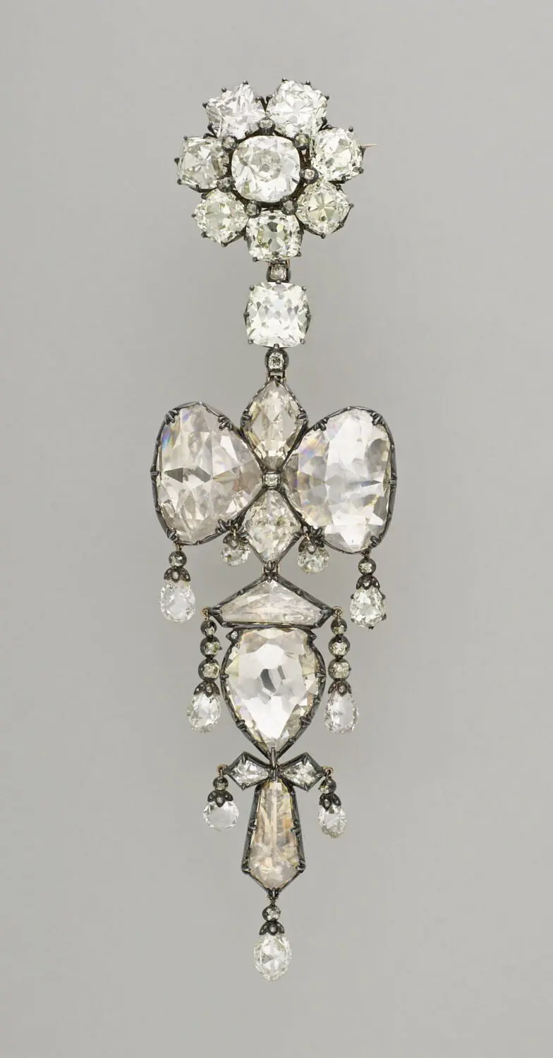 French Heritage Heist: The Sparkly Stories Behind the Louvre’s Stolen Jewels | USNN World News Reliquary brooch, 1855, by Paul-Alfred Bapst. Diamond, gold; 6 4/5 inches by 1 4/5 inches. (Stéphane Maréchalle/ Musée du Louvre)