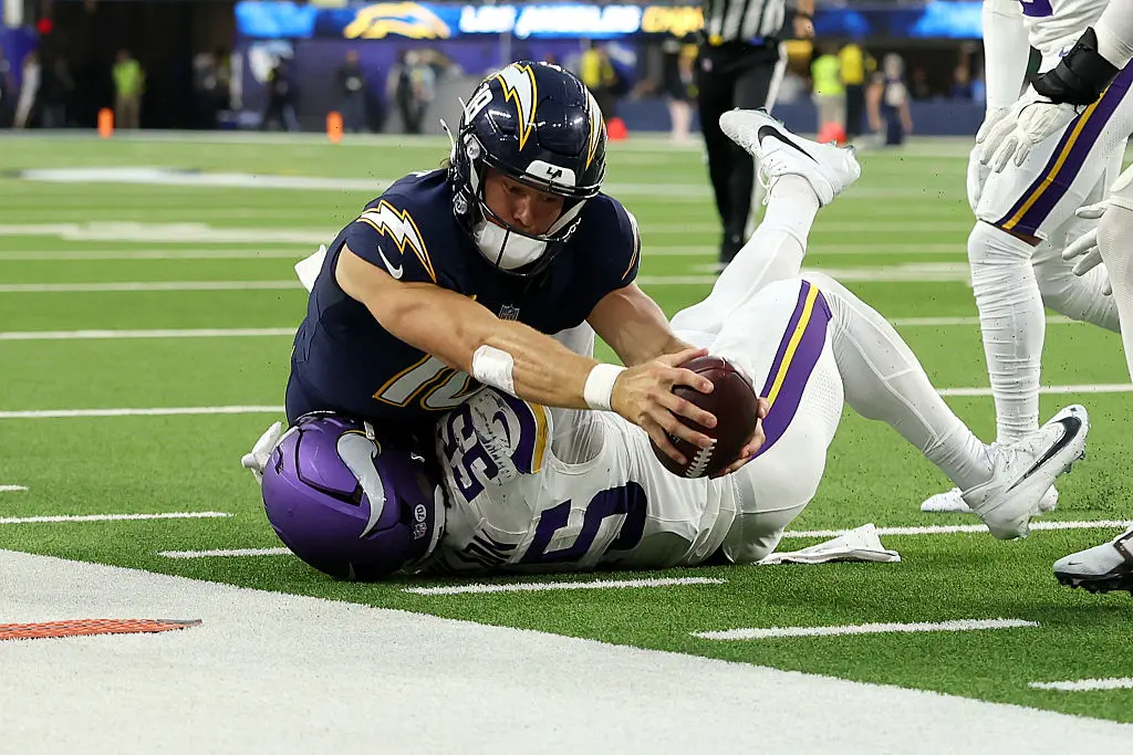 Chargers’ Justin Herbert Praises Rookie TE Amid Blowout Win Over Vikings