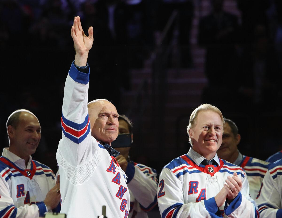 Mark Messier (L) and Brian Leetch of the New York Rangers' Stanley Cup winning team of 1994 attend a ceremony before a game against the Carolina Hurricanes at Madison Square Garden on Feb. 8, 2019. (Bruce Bennett/Getty Images)