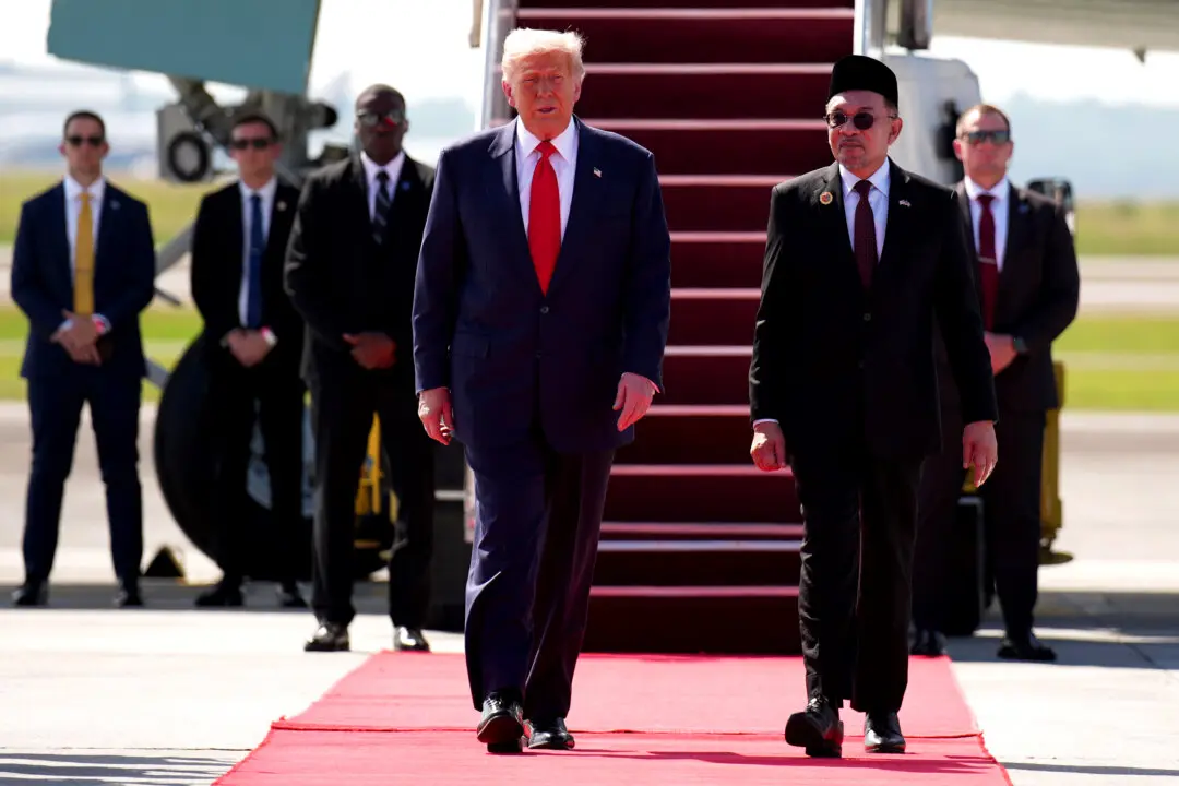 Trump Arrives in Malaysia in 1st Stop of Multi-City Asia Visit