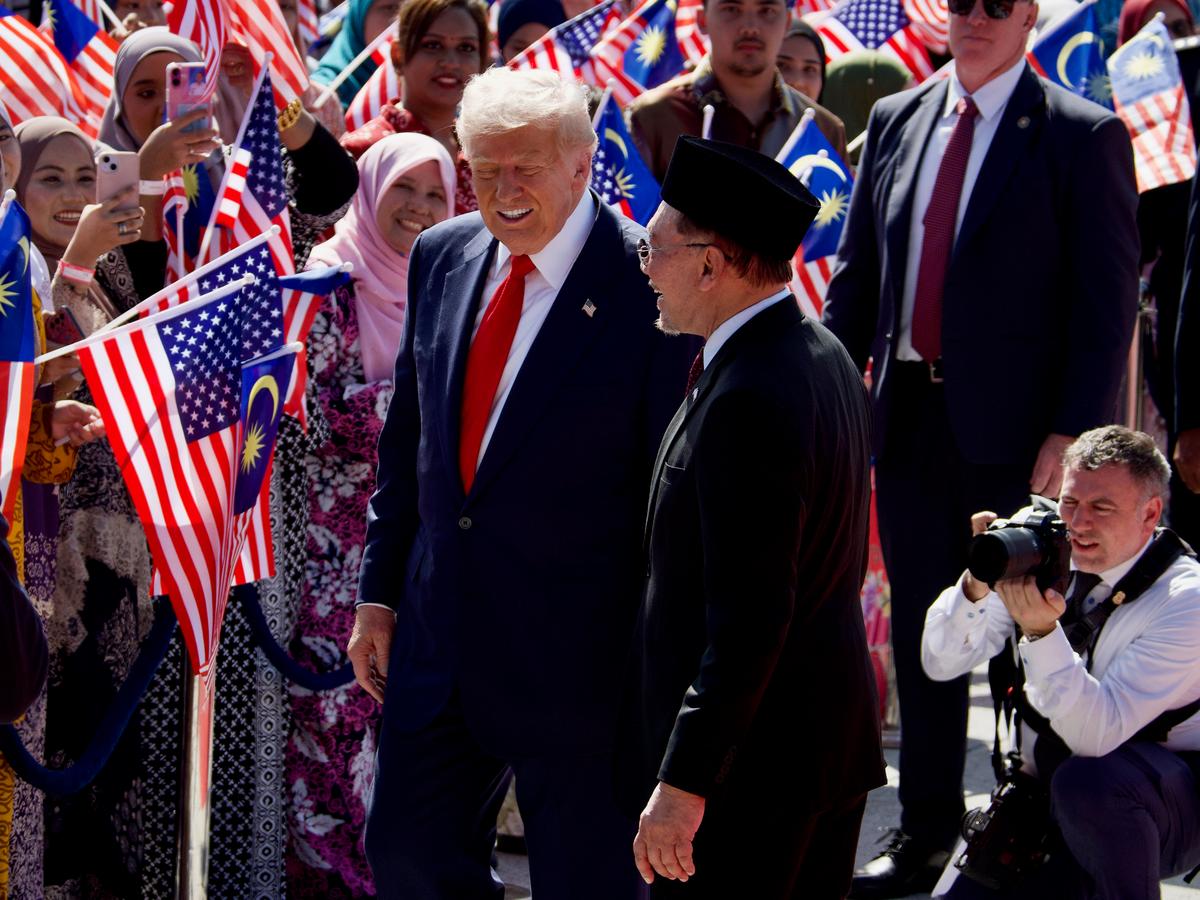 Trump Arrives in Malaysia in 1st Stop of Multi-City Asia Visit