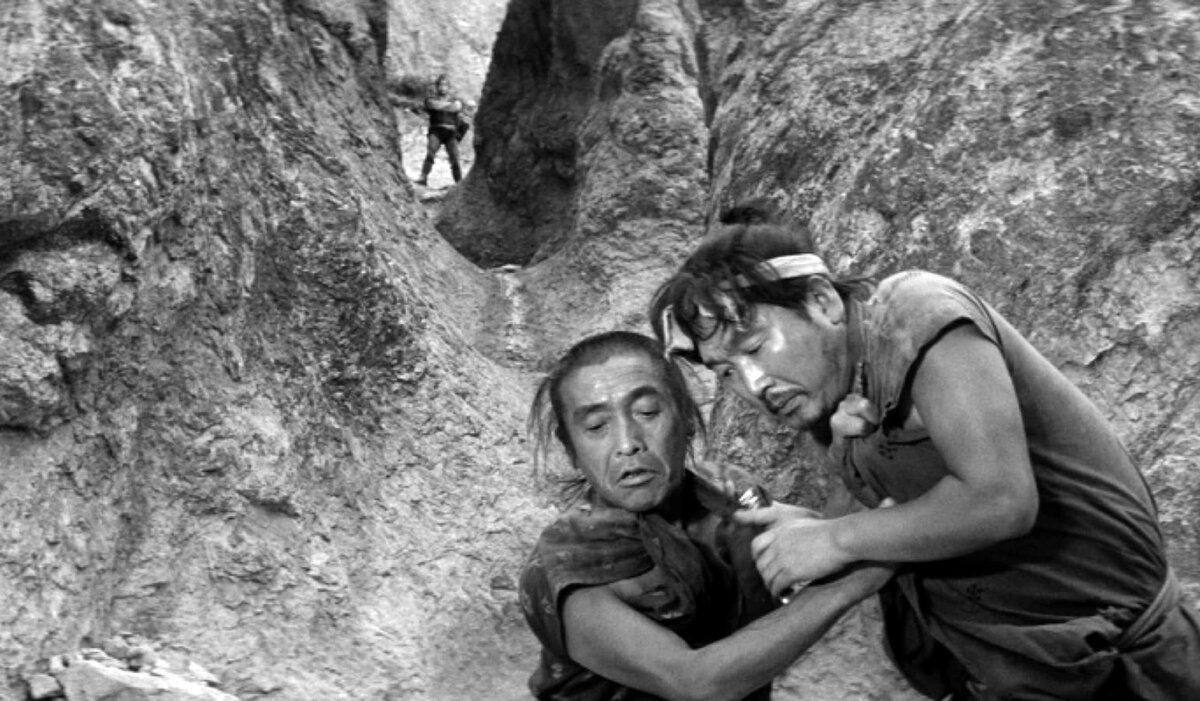 (L–R) Gen. Rokurota Makabe (Toshiro Mifune, distant) first spots Tahei (Minoru Chiaki) and Matashichi (Kamatari Fujiwara), in “The Hidden Fortress.” (Toho)