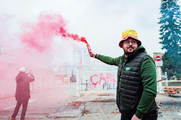 Day in Photos: Strike in France, Trump Meets With Japanese Monarch, and Hurricane Melissa in the Caribbean