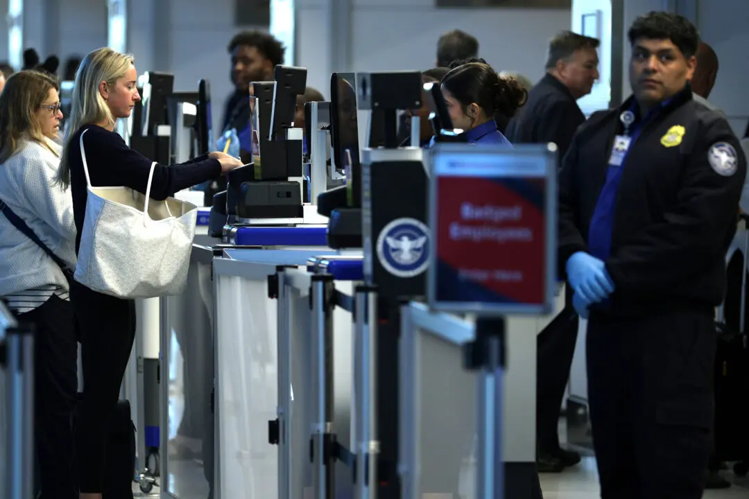 Transportation Secretary Sean Duffy Warns of Nationwide Flight Delays Amid Government Shutdown