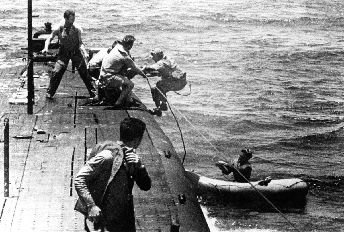 USS Tang rescuing airmen off the Truk atoll in May 1944. U.S. Navy. (Public Domain)
