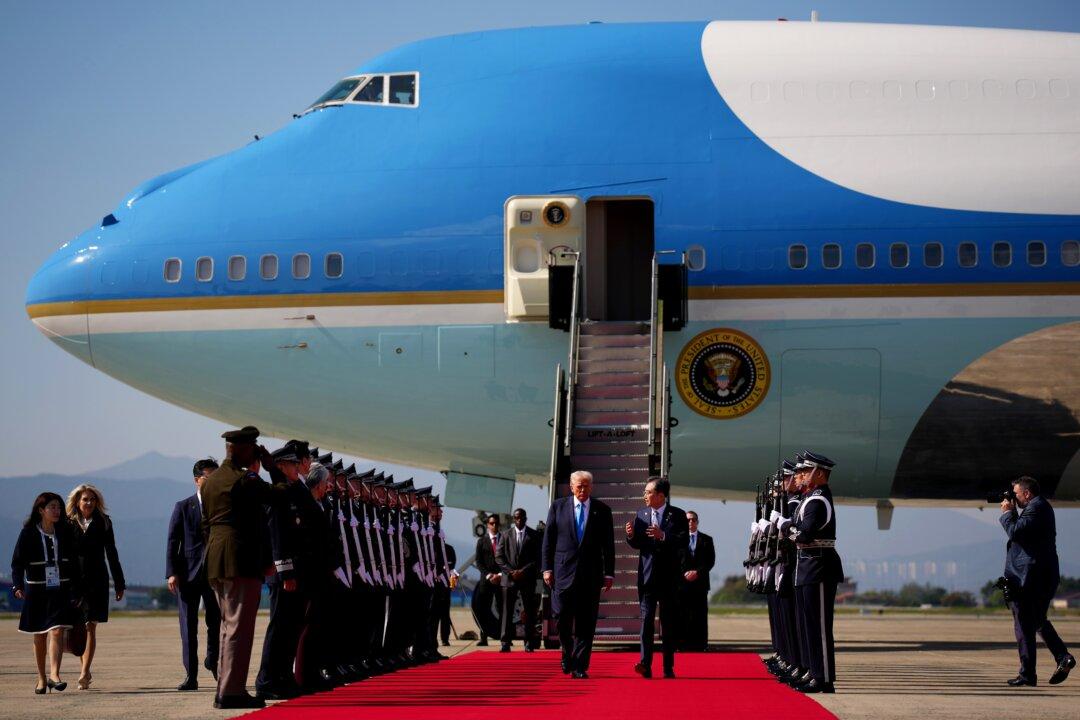 Trump Arrives in South Korea for Summit With Regional Leaders
