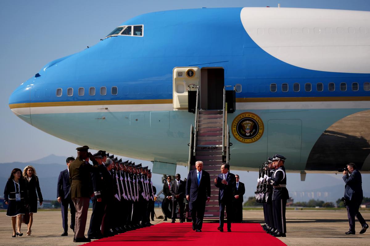 Trump Arrives in South Korea for Summit With Regional Leaders thumbnail