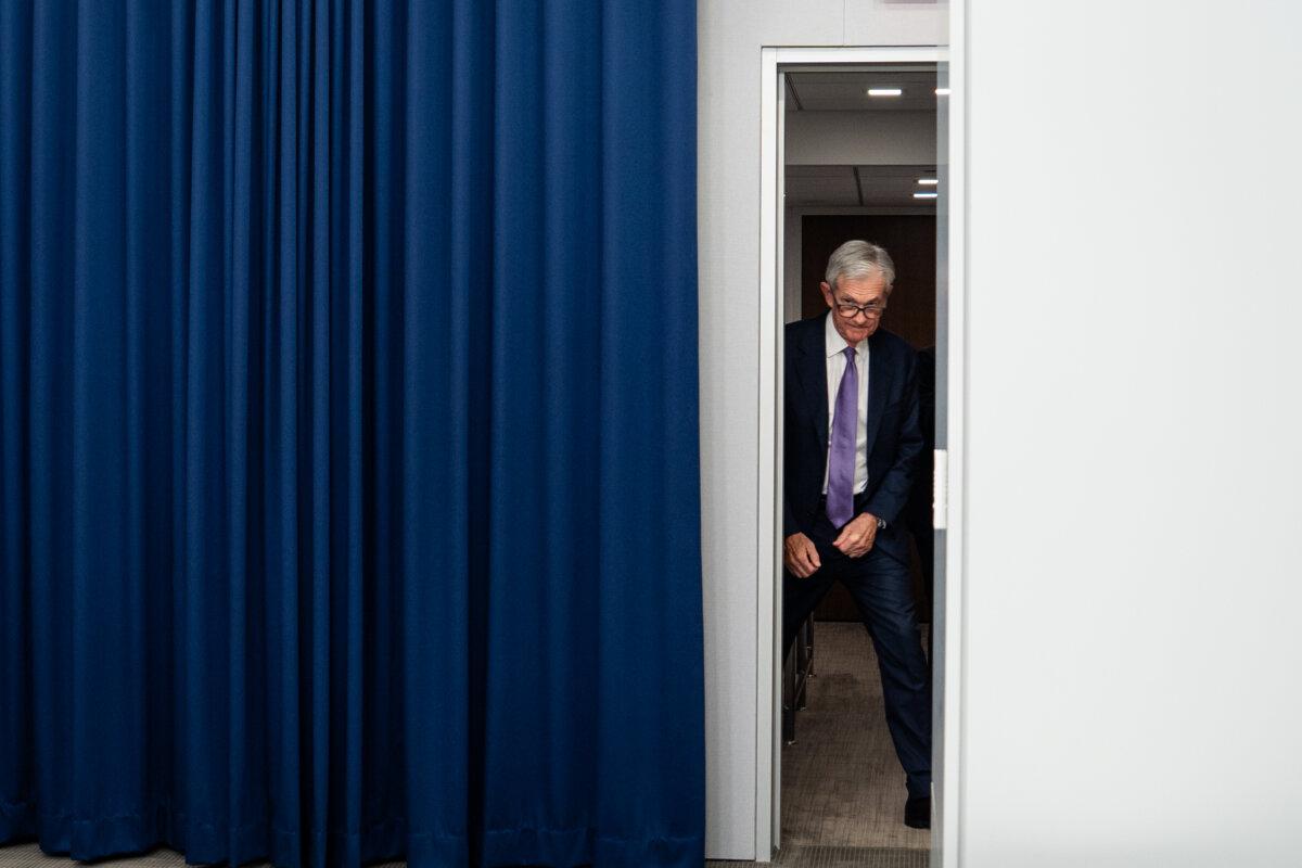 Federal Reserve Chair Jerome Powell arrives to speak at a news conference following the Federal Open Market Committee (FOMC) meeting in Washington on Oct. 29, 2025. (Madalina Kilroy/The Epoch Times)