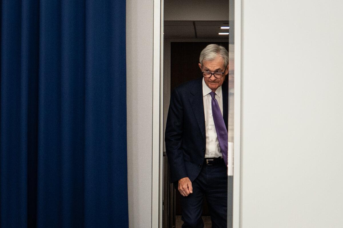 Federal Reserve Chair Jerome Powell arrives to speak at a news conference following the Federal Open Market Committee meeting in Washington on Oct. 29, 2025. (Madalina Kilroy/The Epoch Times)
