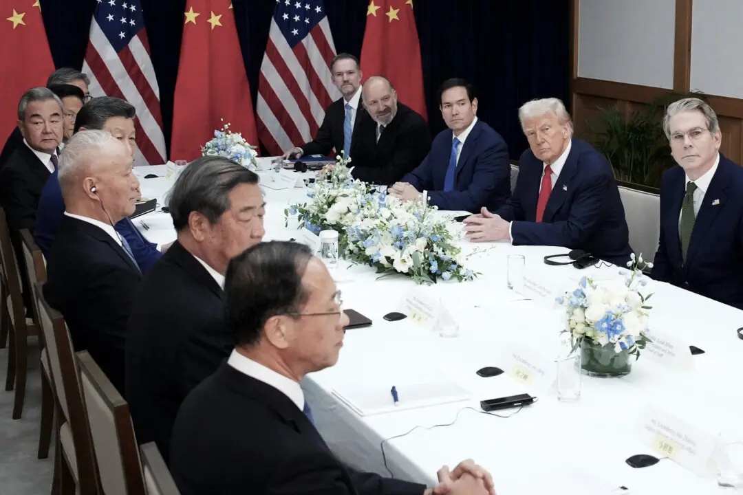 Trump Meets With China’s Xi in South Korea
