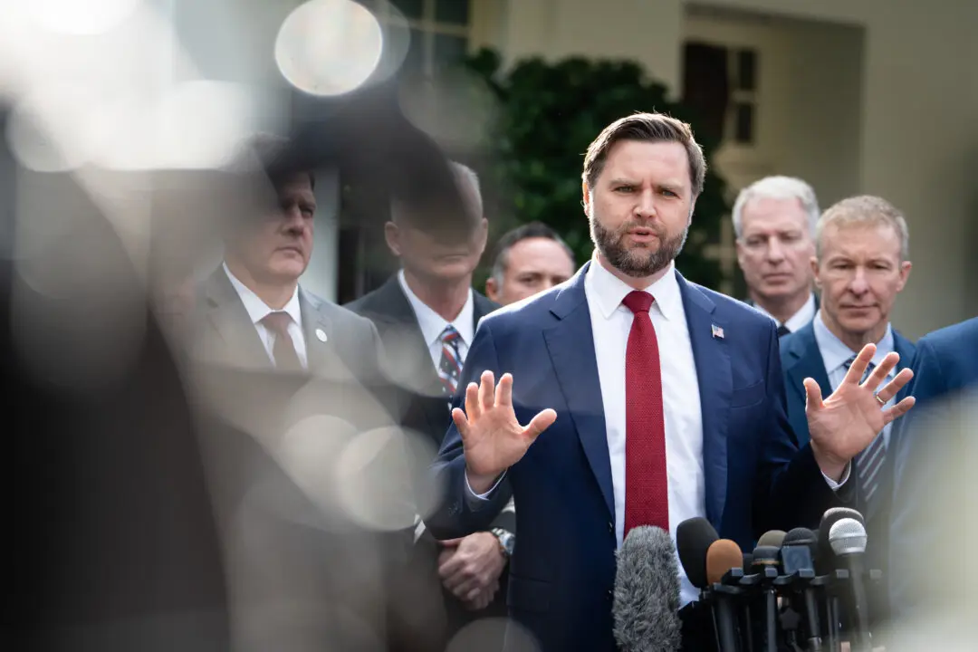 Vance Warns Holiday Travel Could Be ‘Disaster’ If Government Does Not Reopen