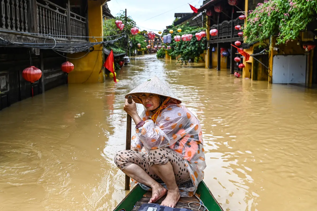 Day in Photos: Flooding in Vietnam, Stalin Victims Memorial, and Hospital Closure thumbnail