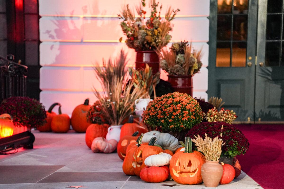 Halloween decorations at the White House on Oct. 30, 2025. (Madalina Kilroy/The Epoch Times)