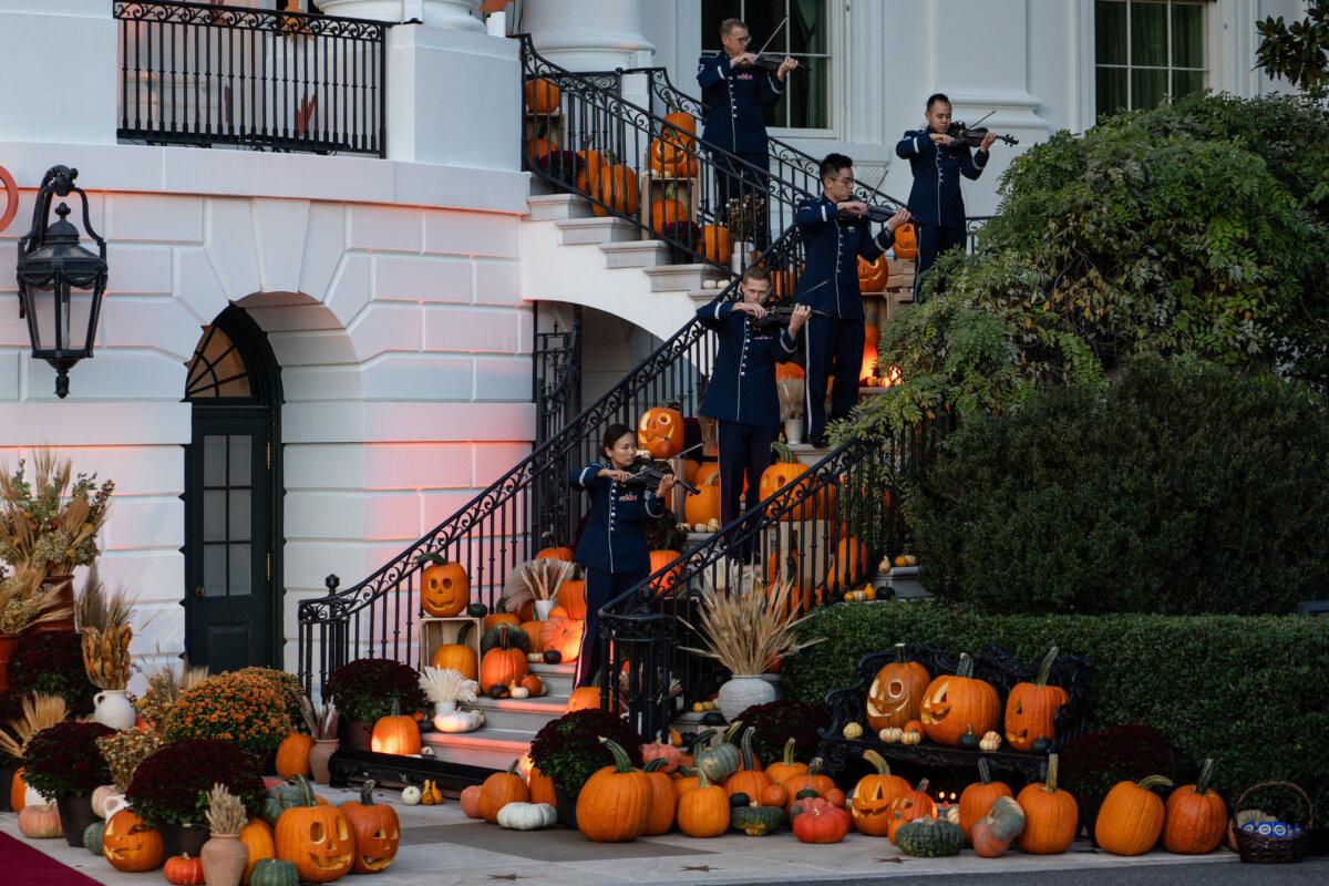 Halloween decorations at the White House on Oct. 30, 2025. (Madalina Kilroy/The Epoch Times)