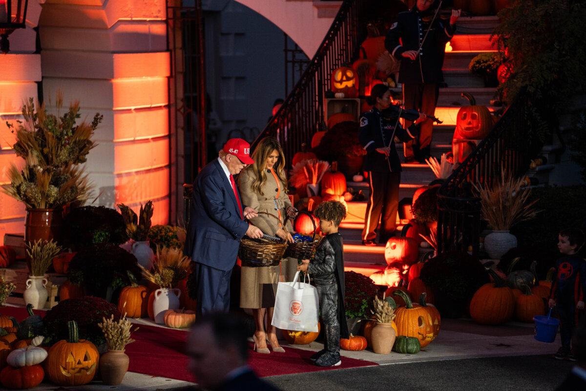 President Donald Trump and First Lady Melania Trump celebrate Halloween at the White House on Oct. 30, 2025. (Madalina Kilroy/The Epoch Times)
