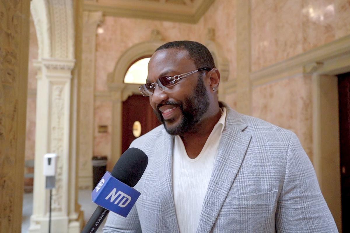 Frank Murphy, chair of Athletes for America Coalition and former NFL player, attended the event titled “Dad Legislators Call for Action to Defend Daughters in Sports,” at the state Capitol’s Ryan Office Building atrium in Harrisburg, Pa., on Oct. 29, 2025. (Steve Wen/The Epoch Times)