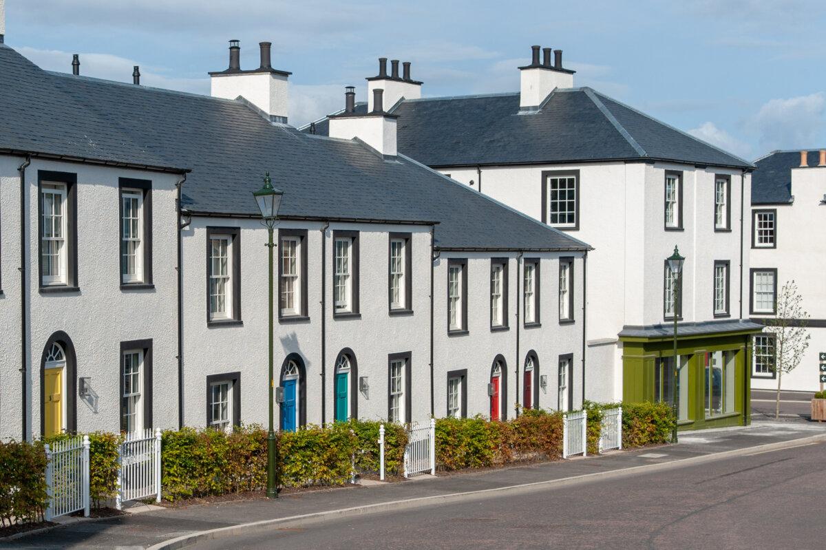 Homes that are part of Tornagrain's Phase 1. (<a href="https://www.flickr.com/people/35184546@N07">Richard Birchall</a>/<a href="https://en.wikipedia.org/wiki/Tornagrain#/media/File:Tornagrain_Phase_1a_(30681909458).jpg">CC BY-SA 2.0</a>)