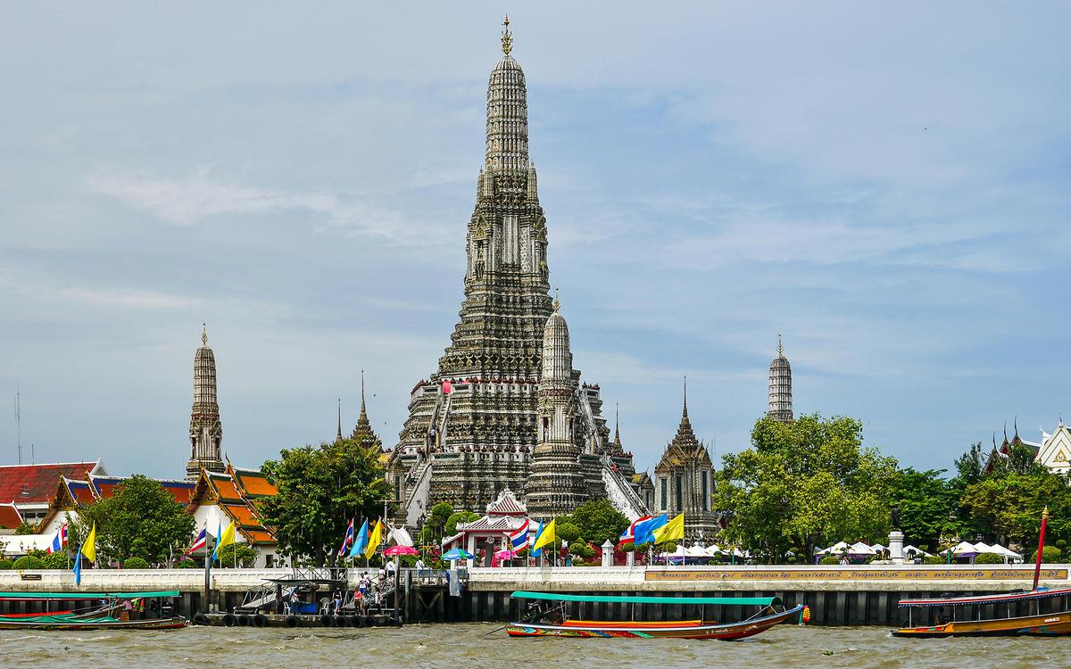 Wat Arun stands on the west bank of the Chao Phraya River. Its name refers to the Hindu god Aruna, the deity of the rising sun. (AXP Photography/Pexels)