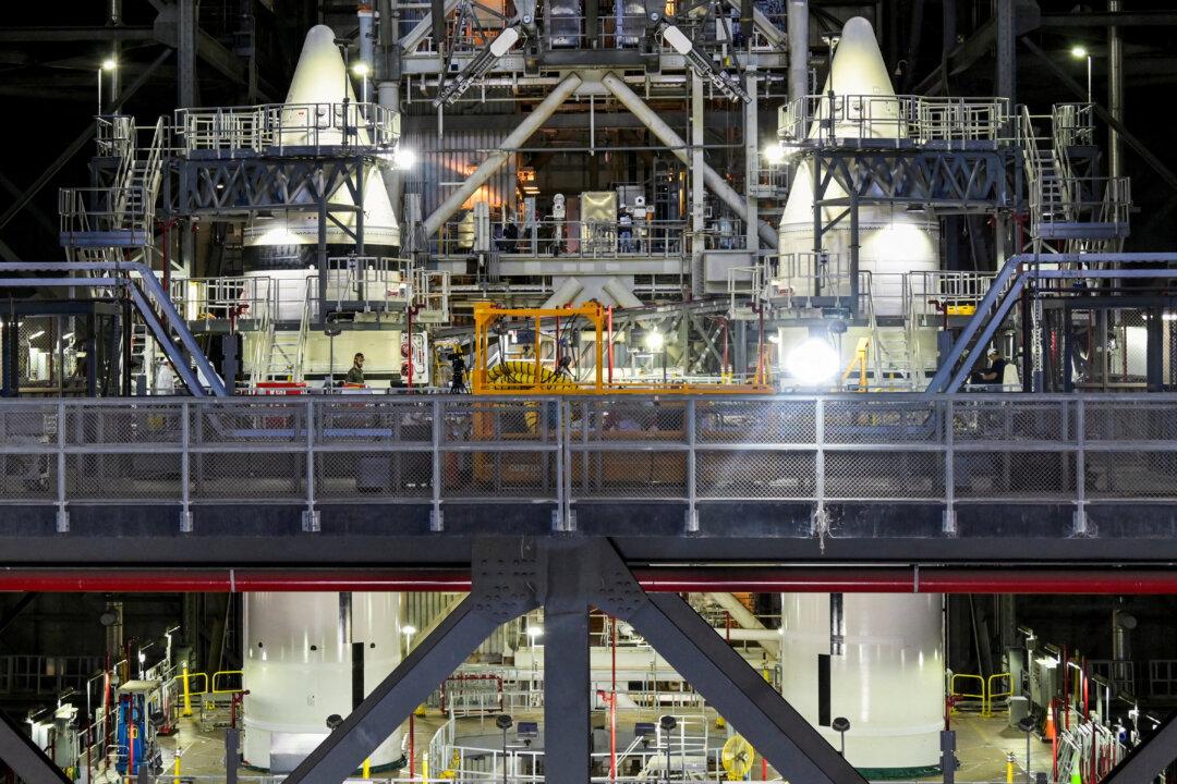 NASA Opens Moon Lander Contract to Competitors Over Starship Delays