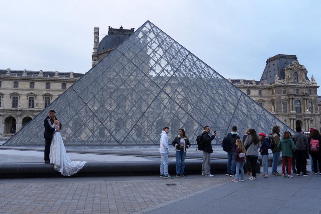 2 Arrested Over Louvre Jewel Heist; Trump’s Asia Trip: Trade Deal, Peace Deal, Allies, and Rivals
