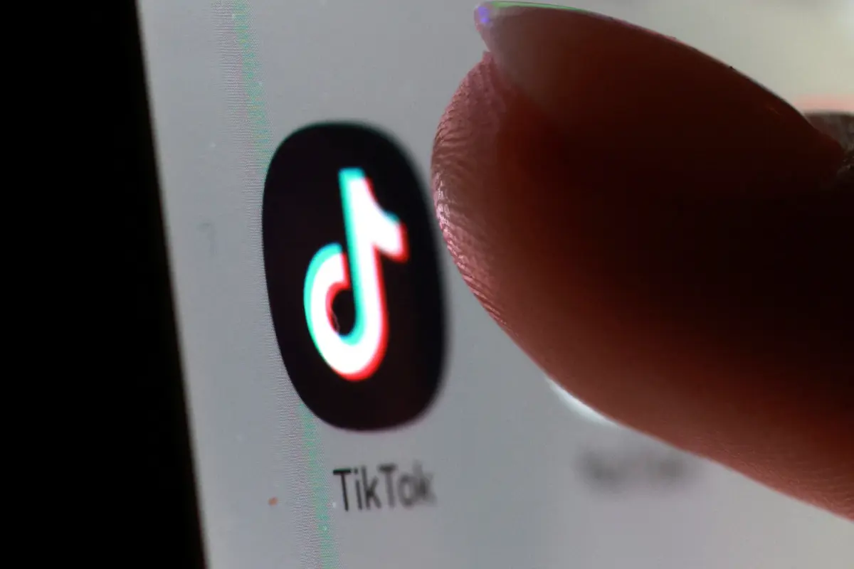 Paris Prosecutors Investigate TikTok Over Youth Suicide Content thumbnail