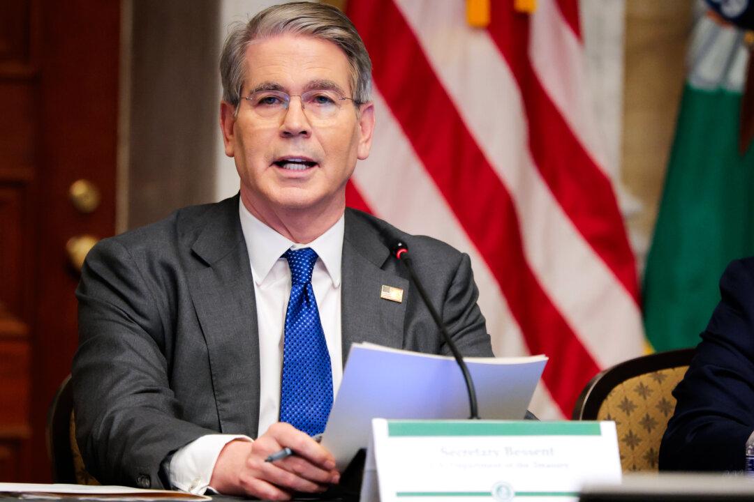 US Aims for Thanksgiving Deadline for China Rare Earths Deal