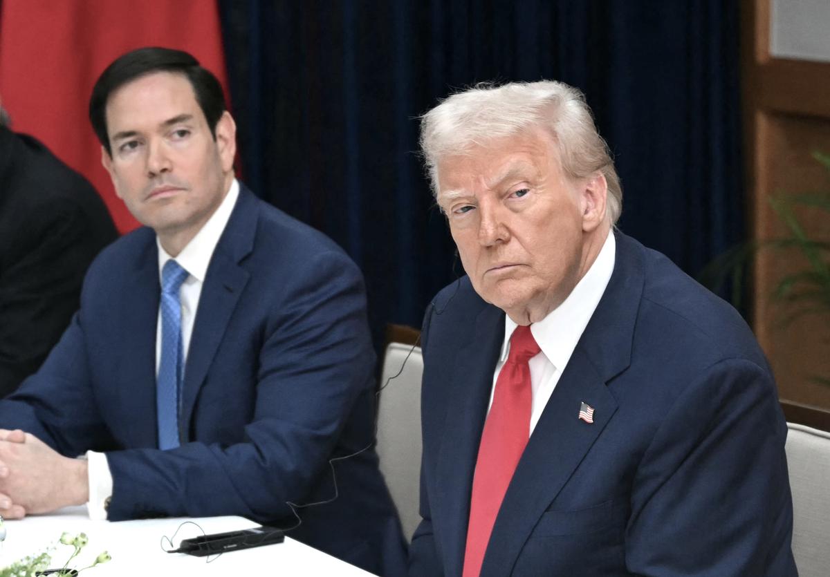 US Government Revokes 80,000 Visas thumbnail