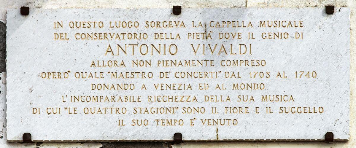 Commemorative plaque beside the Ospedale della Pietà. (<a href="https://commons.wikimedia.org/wiki/User:Archaeodontosaurus">Didier Descouens</a>/<a href="https://creativecommons.org/licenses/by-sa/4.0/">CC BY-SA 4.0</a>)