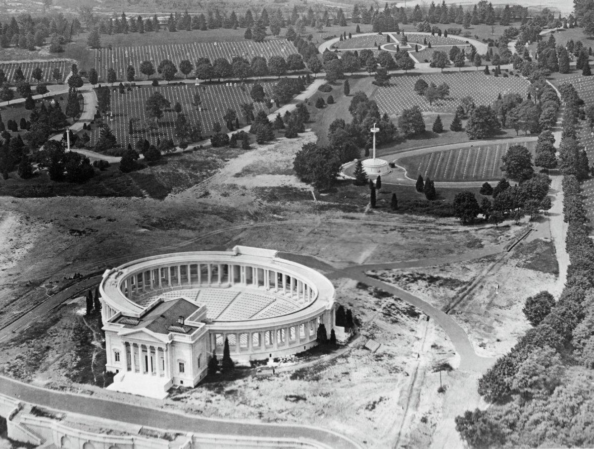 A high-angle view of Arlington National Cemetery’s Memorial Amphitheater in Arlington County, Va., November 1921. The Amphitheater is pictured before the dedication ceremony of the Tomb of the Unknown Soldier, dedicated to deceased U.S. service members whose remains have not been identified. (Keystone View Company/FPG/Archive Photos/Getty Images)
