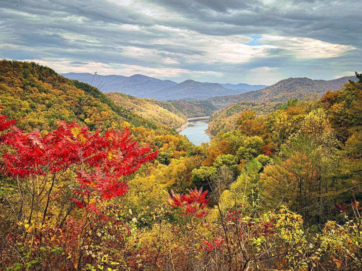 Fall overview of mountains and Fontana Lake near Bryson City, N.C. (Swain County Tourism Development Authority/TNS)