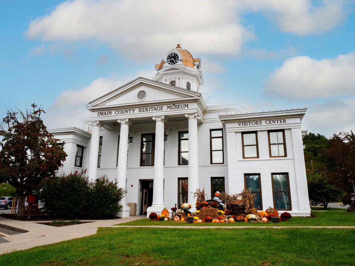 Visitors will find interactive exhibits, a giftstore, and information on local attractions at the Swain County Visitor Center & Heritage Museum. (Swain County Tourism Development Authority/TNS)