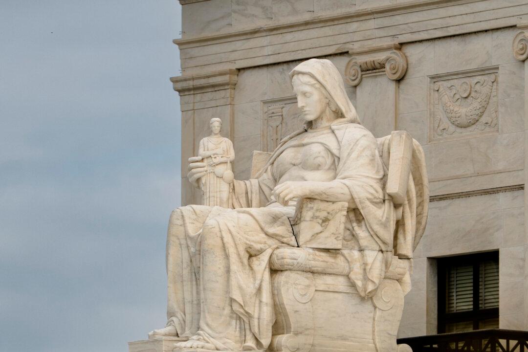 Supreme Court Weighs Legality of Trump’s Tariffs