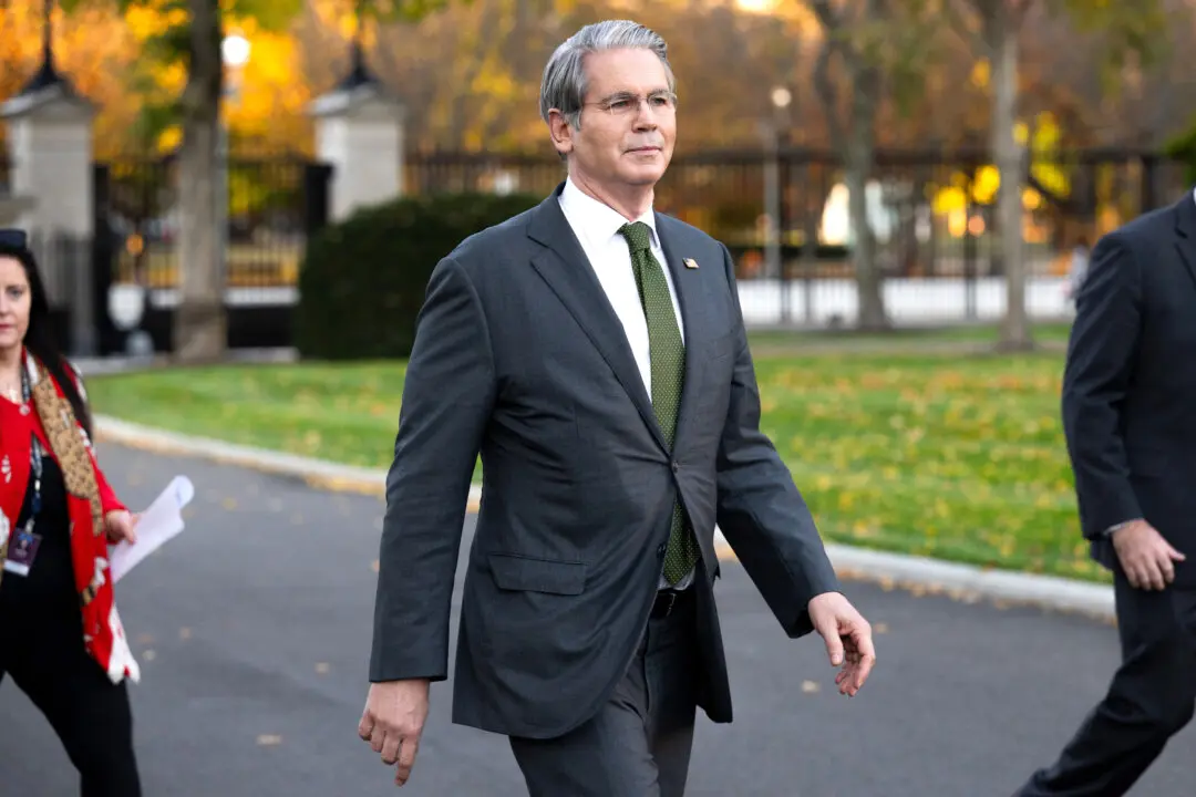 Treasury Secretary Optimistic After Supreme Court’s Tariffs Hearing