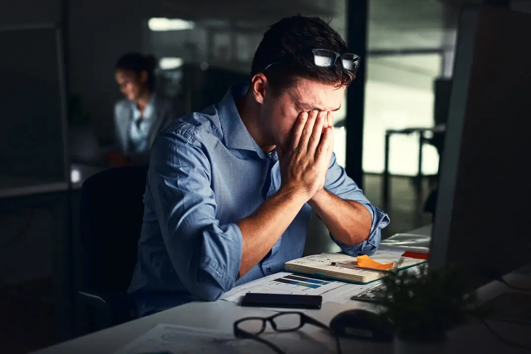 Psychologist Explains Simple Mindset Tips to Combat Workplace Stress and Burnout