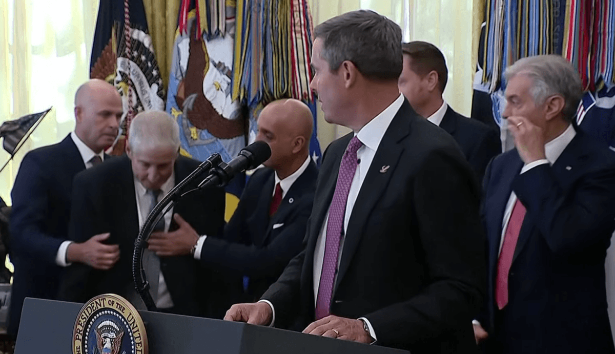 An unidentified man started to sway back and forth before he apparently fainted as Eli Lilly CEO David A. Ricks spoke in the Oval Office on Nov. 6, 2025. (U.S. Network Pool via AP/Screenshot via The Epoch Times)