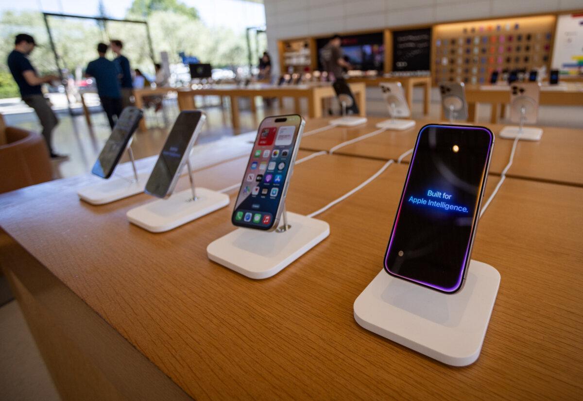 Apple iPhones for sale in Cupertino, Calif., on July 31, 2025. (John Fredricks/The Epoch Times)
