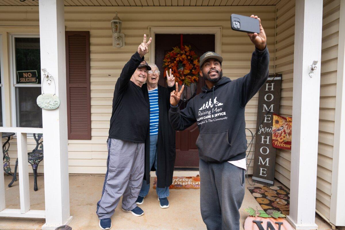 Rodney Smith Jr. (R), founder of Raising Men and Women Lawn Care Service, with Tom Weigand and Marguerite Weigand in Madison, Ala., on Oct. 28, 2025. (Samira Bouaou/The Epoch Times)