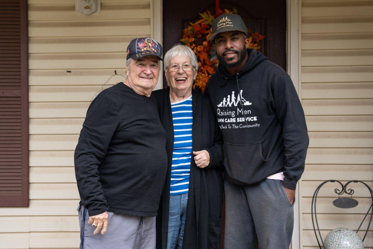 Rodney Smith Jr. (R), founder of Raising Men and Women Lawn Care Service, with Tom Weigand and Marguerite Weigand in Madison, Ala., on Oct. 28, 2025. (Samira Bouaou/The Epoch Times)