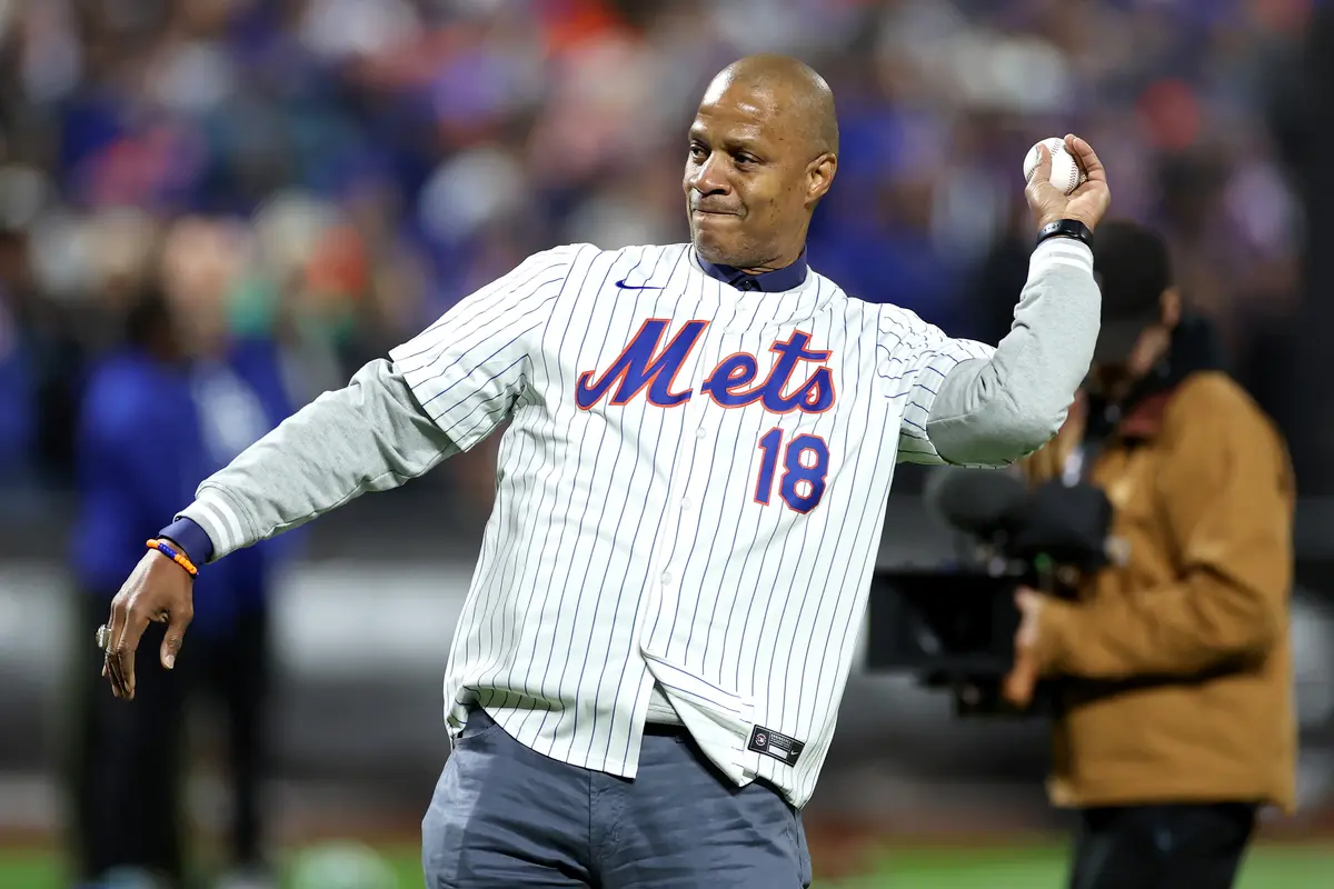 Trump Pardons Former MLB Star Darryl Strawberry thumbnail