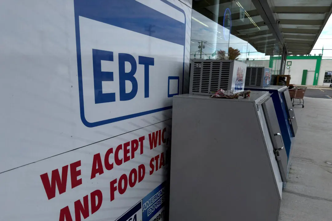 Supreme Court Temporarily Halts Order Requiring Government to Fully Fund SNAP