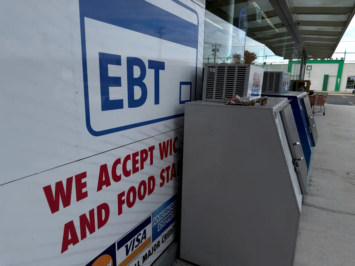 Supreme Court Temporarily Halts Order Requiring Government to Fully Fund SNAP thumbnail