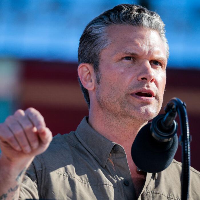 Hegseth Visits US Central Command in Florida, Meets With Troops