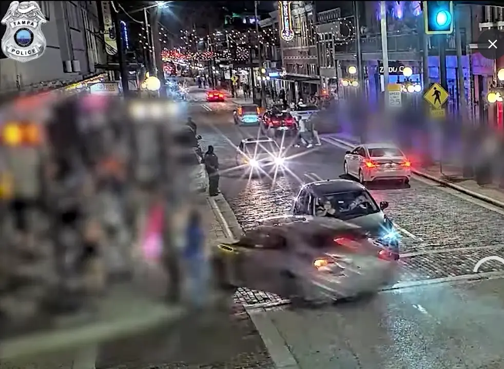 At Least 4 Killed as Car Crashes Into Tampa Bar